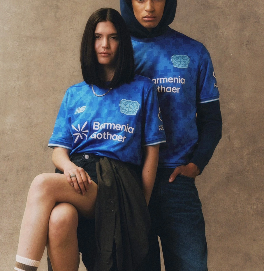 Bayer 04 Leverkusen, druga wyjazdowa koszulka na sezon 2025-26